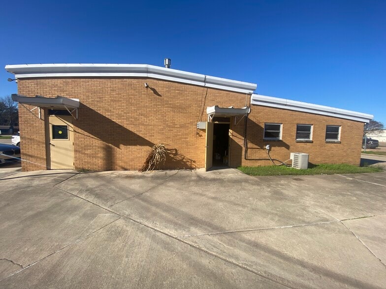 More Photos Of 2800 Northside Dr, Bossier City Flex For Lease