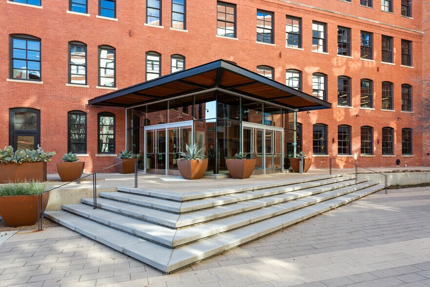 More Photos Of 603 Munger Ave, Dallas Office For Lease