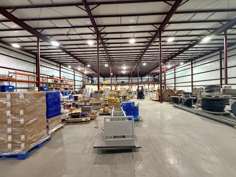 More Photos Of 2205 Bremer Rd, Fort Wayne Warehouse For Sale