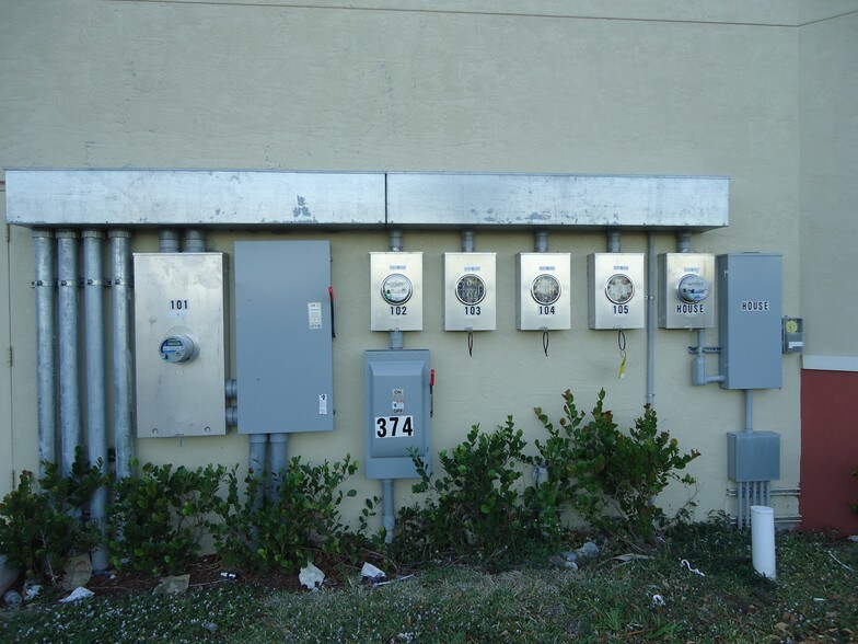 More Photos Of 374-400 N Rock Island Rd, Margate Freestanding For Lease