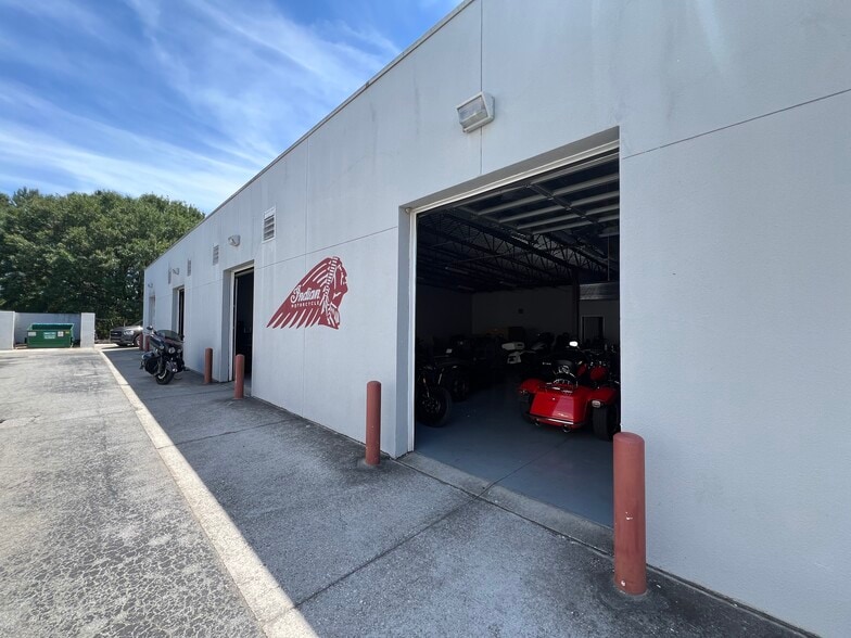 More Photos Of 6 Gateway Blvd W, Savannah Auto Dealership For Sale