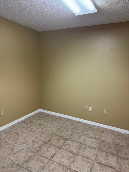 More Photos Of 5121 Ehrlich, Tampa Office For Lease