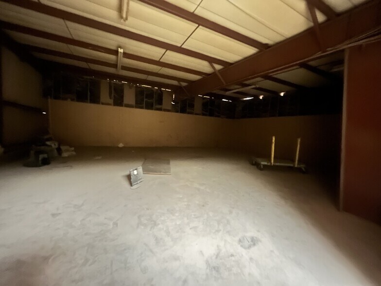 More Photos Of 1012 E Waylon Jennings Blvd, Littlefield Industrial For Sale