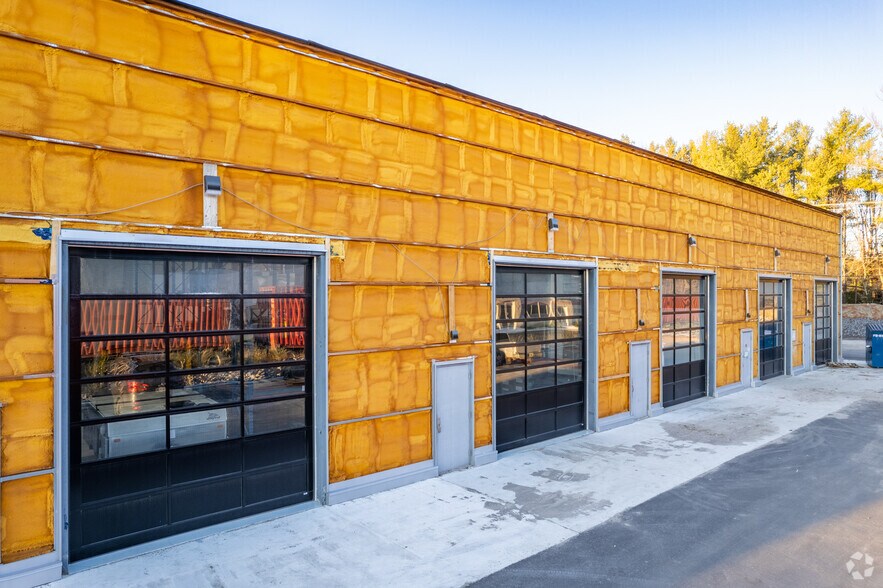 More Photos Of 80 Rue Émilien-Marcoux, Blainville Showroom For Sale