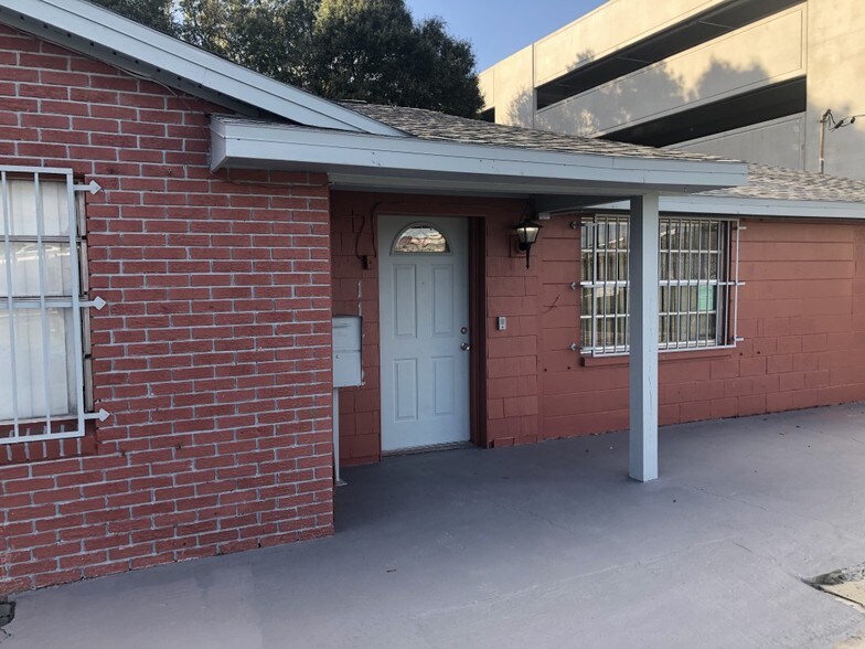 More Photos Of 11412 N Central Ave, Tampa Office For Lease