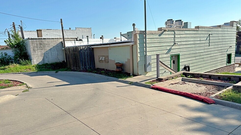 More Photos Of 8508-8510 N 30th St, Omaha Restaurant For Sale