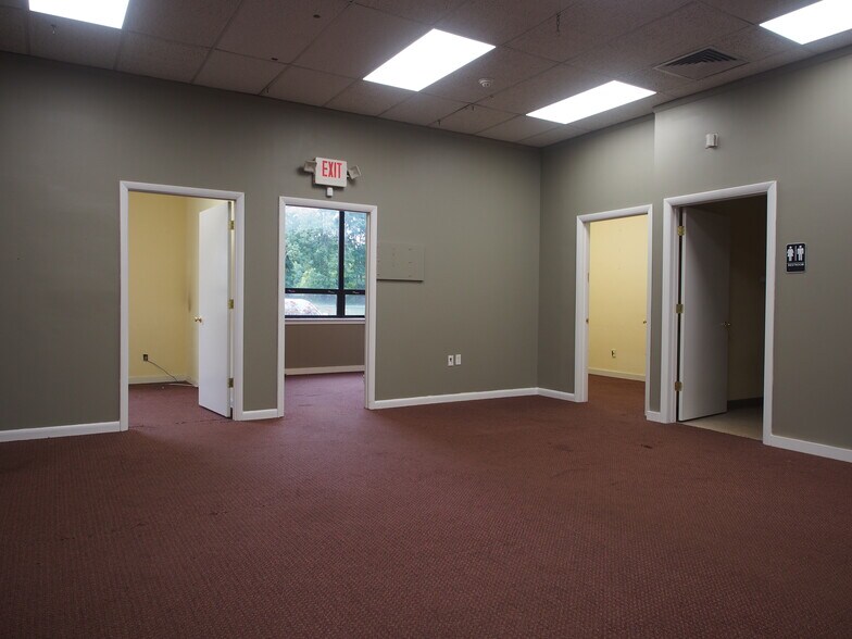 More Photos Of 9 Business Park Dr, Branford Office For Lease