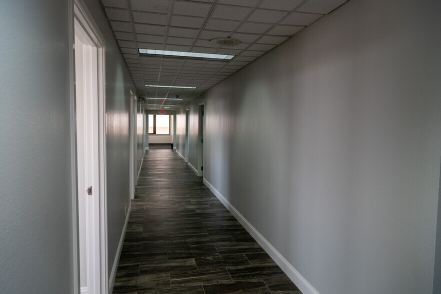More Photos Of 125 W Missouri Ave, Midland Office For Lease