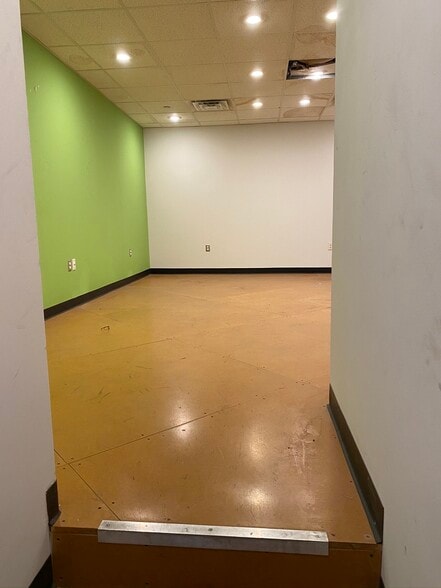 More Photos Of 1501 Iron St, North Kansas City Warehouse For Lease