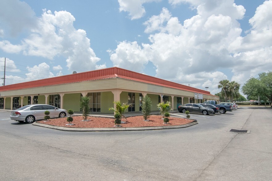 More Photos Of 131 N Mount Carmel Rd, Valrico Unknown For Lease