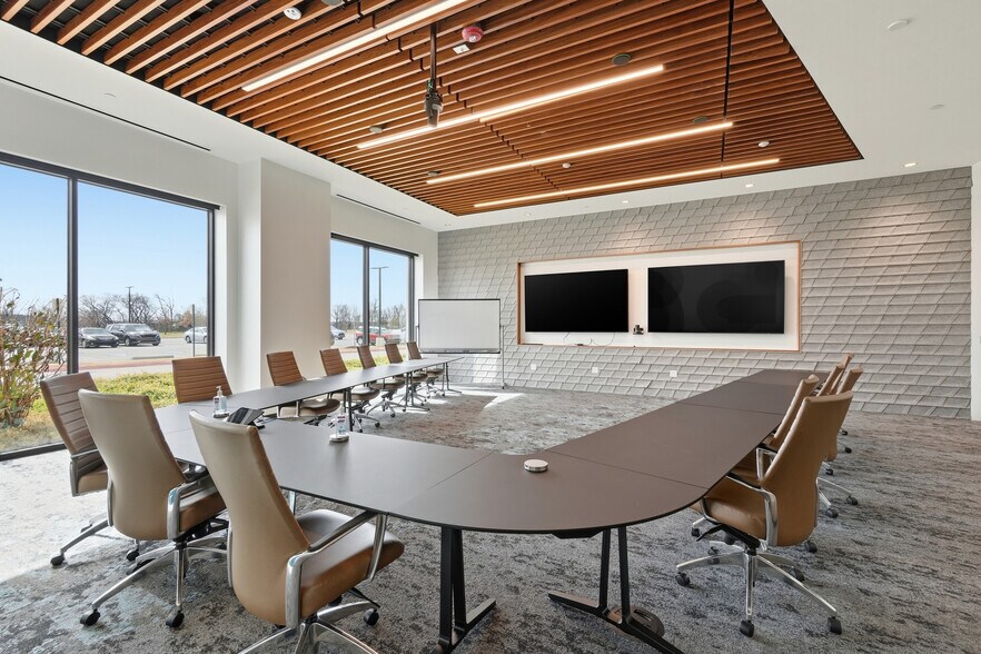 More Photos Of 4909 W Magnolia St, Rogers Office For Lease