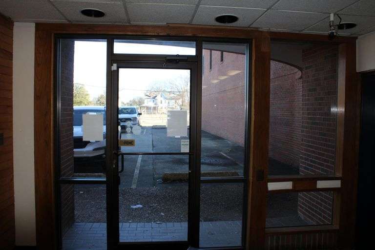 More Photos Of 604 Washington Ave, Greenville Bank For Lease