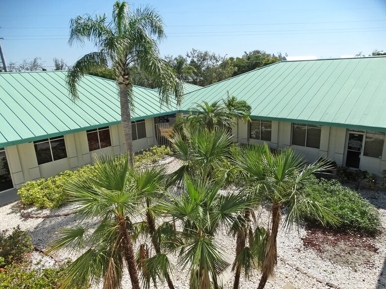 More Photos Of 681 Goodlette Rd N, Naples Medical For Sale