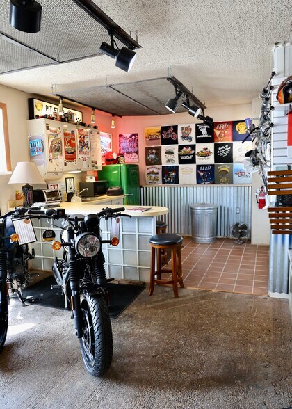 More Photos Of 3464 W 16th St, Indianapolis Freestanding For Sale