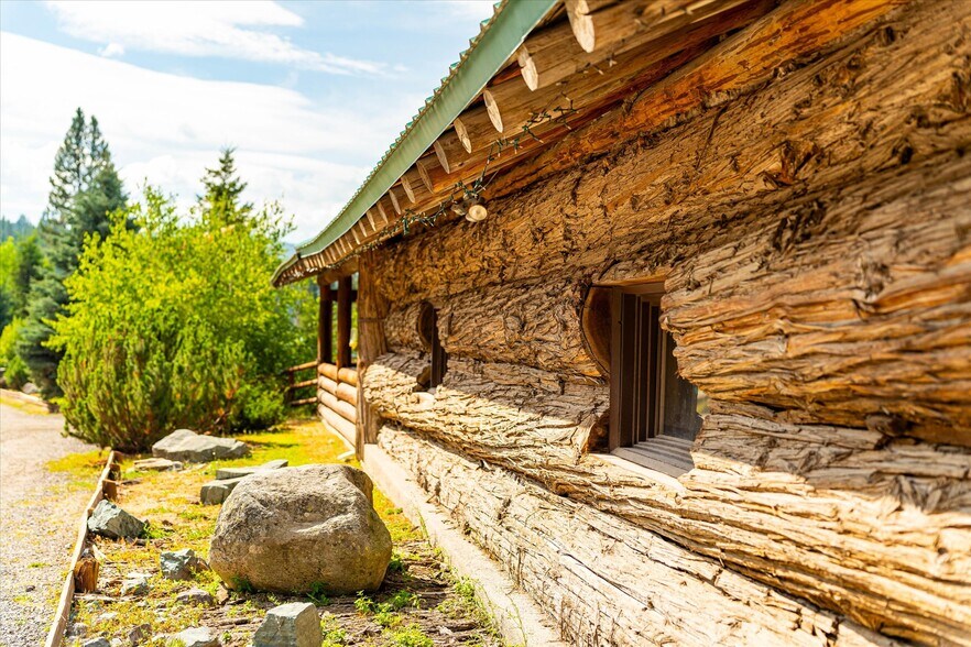 More Photos Of 7000 Graves Creek Rd, Lolo Bar For Sale