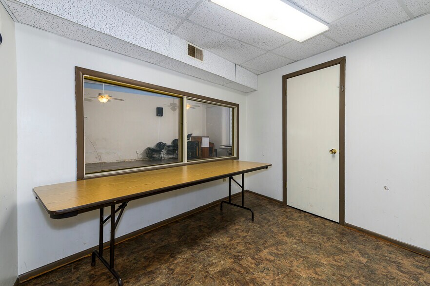 More Photos Of 4019 S Grand Blvd, Saint Louis Flex For Sale