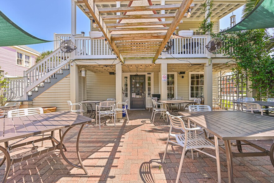 More Photos Of 628 14th St, Galveston General Retail For Sale