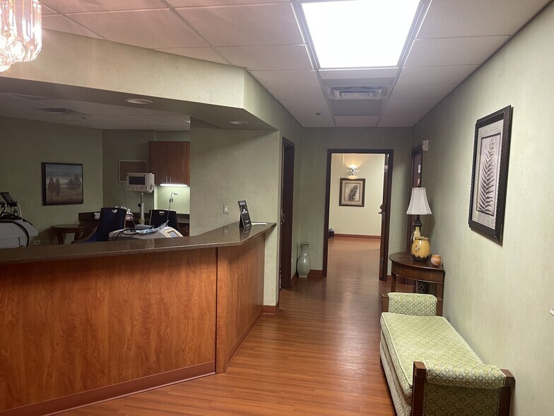 More Photos Of 1700 W Central Rd, Arlington Heights Medical For Lease