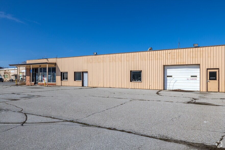 More Photos Of 129 2nd St, Webster City Light Manufacturing For Sale