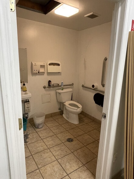 More Photos Of 68-72 Atlantic Ave, Lynbrook Storefront For Sale