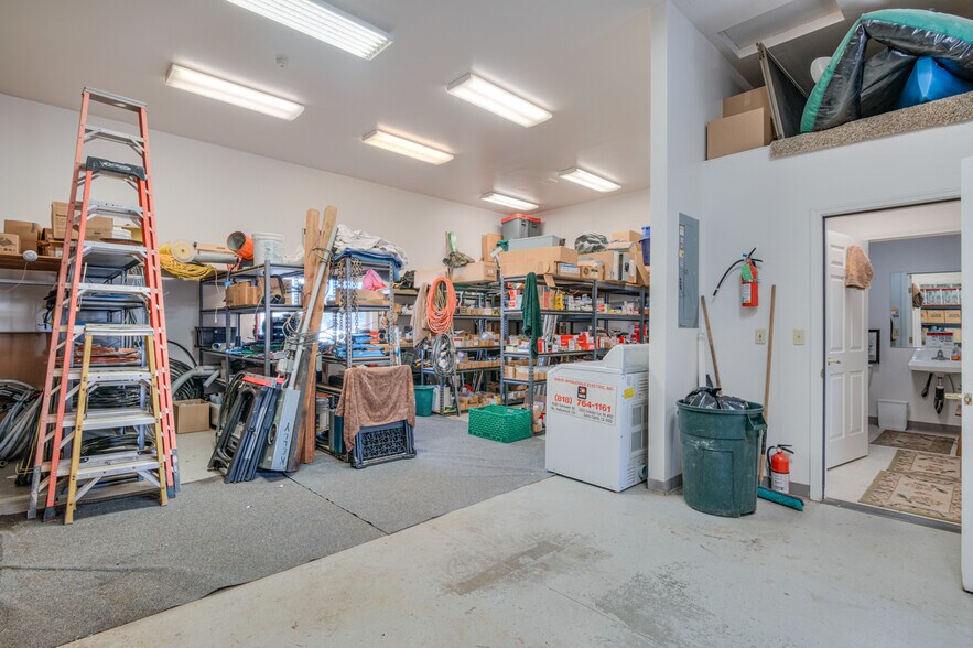More Photos Of 723 N Curtis Ct, Sisters Industrial For Sale