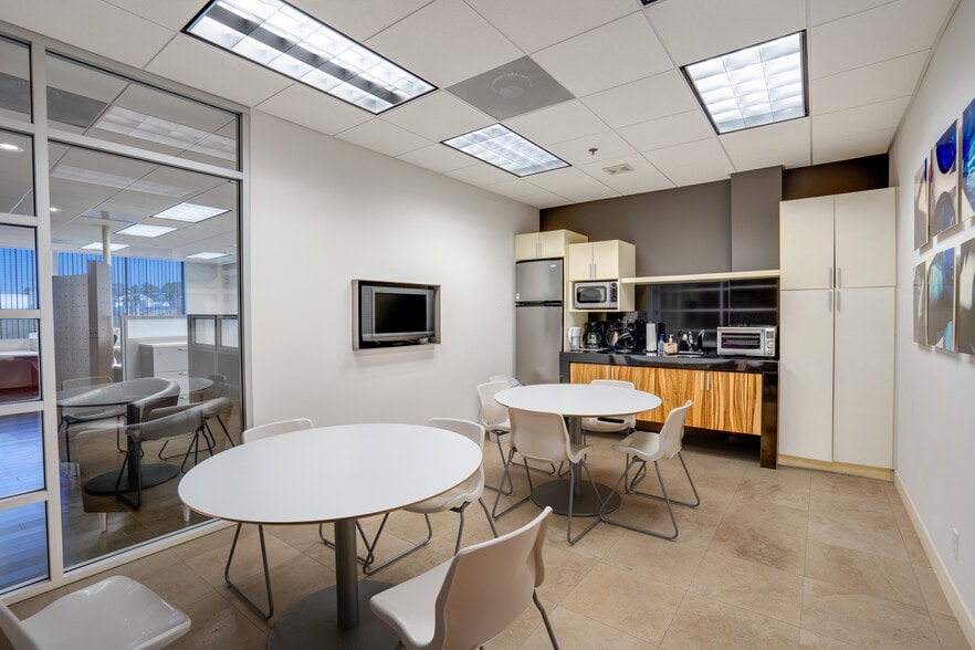 More Photos Of 10145 Via De La Amistad, San Diego Loft Creative Space For Sale