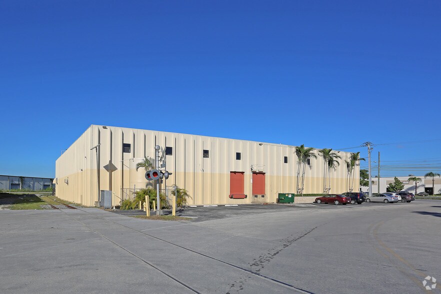 More Photos Of 9202-9210 NW 106th St, Medley Warehouse For Lease