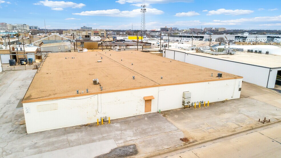 More Photos Of 2711-2725 Cullen St, Fort Worth Distribution For Lease