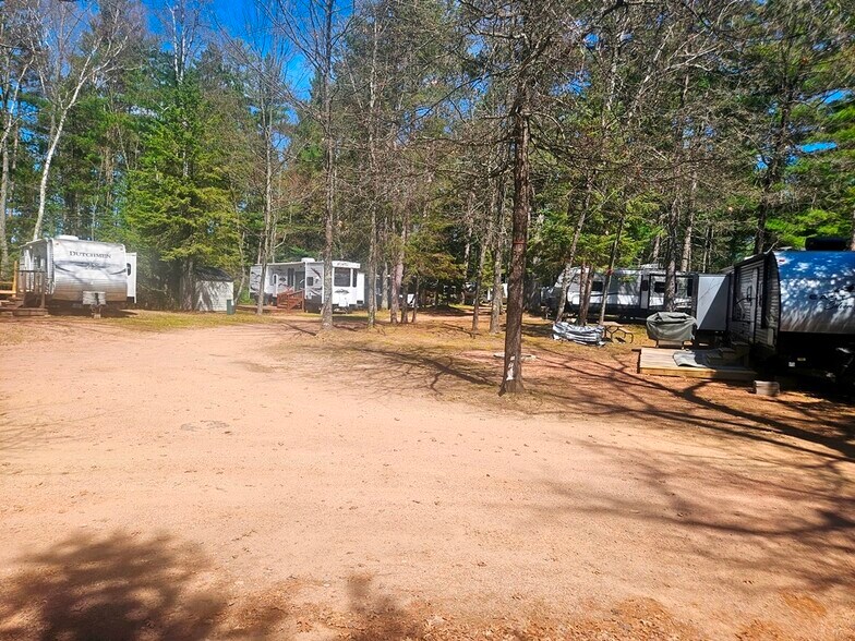 More Photos Of 4702 Hi Pines Ln, Eagle River Trailer Camper Park For Sale