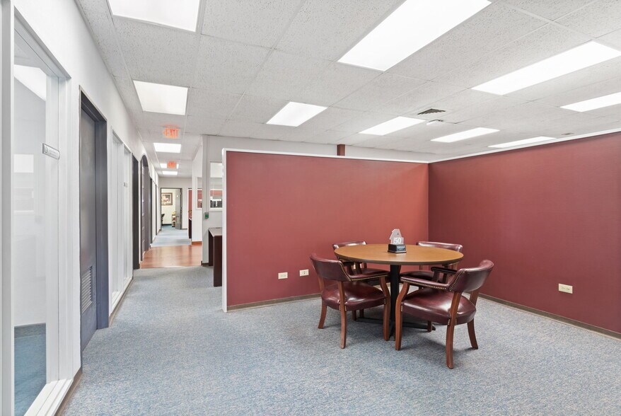 More Photos Of 2201 W Congress St, Lafayette Office For Sale