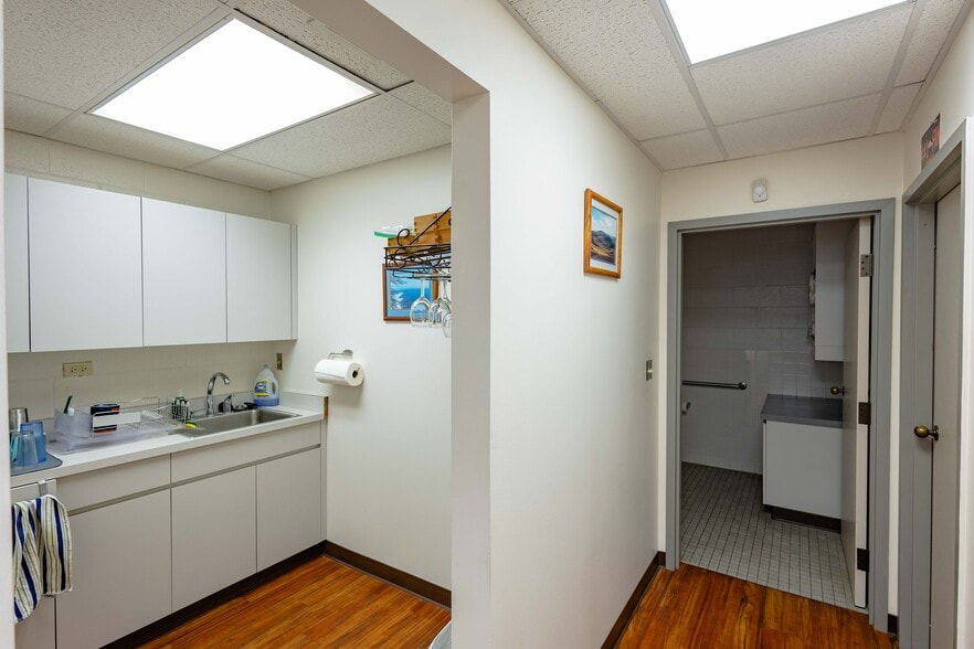 More Photos Of 99-1392 Koaha Pl, Honolulu Warehouse For Sale