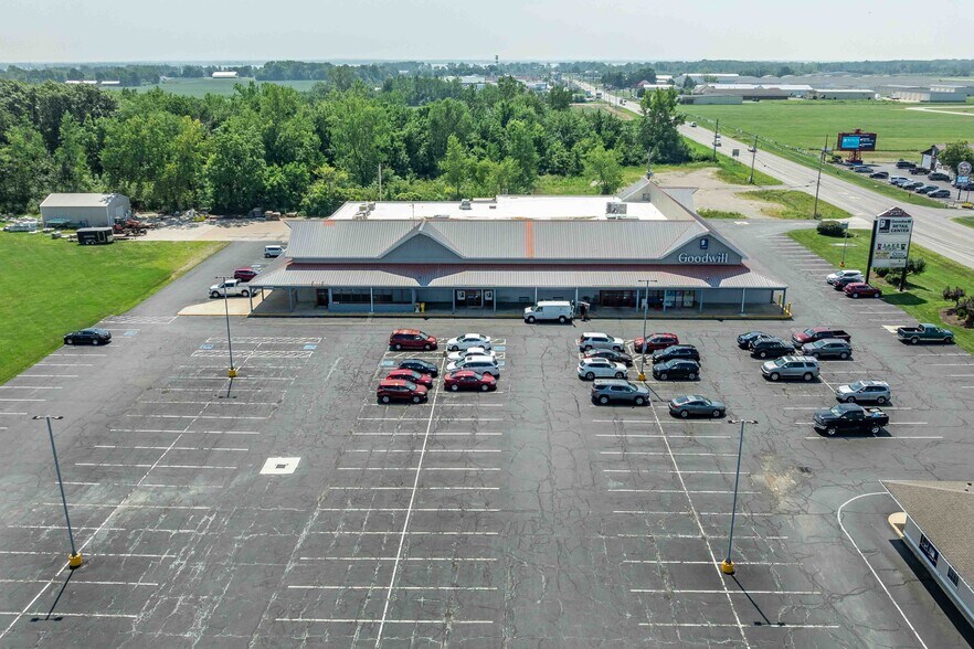 More Photos Of 205 SE Catawba Rd, Port Clinton Freestanding For Lease