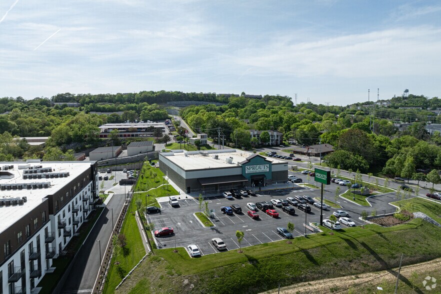 More Photos Of 5821 Nolensville Pike, Nashville Supermarket For Sale