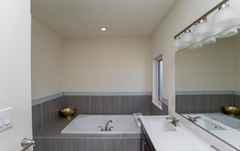 More Photos Of 1860 Frankford Ave, Philadelphia Storefront Retail Residential For Sale
