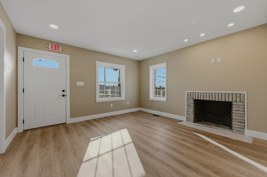 More Photos Of 2101 N Dupont Hwy, New Castle Freestanding For Sale