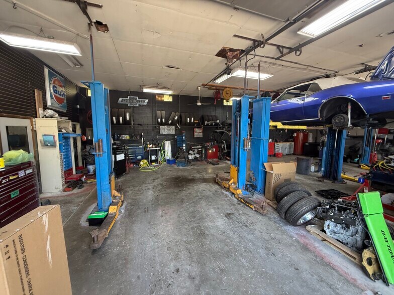 More Photos Of 538 Vischer Ferry Rd, Clifton Park Auto Repair For Lease