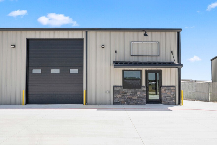 More Photos Of 2036 Seaborn Road Building 3 Suite A, Ponder Warehouse For Lease