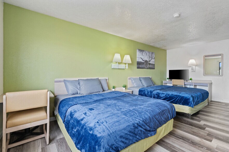 More Photos Of 261 Bear River Dr, Evanston Hotel For Sale