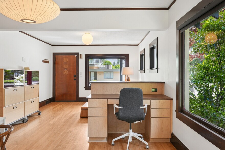 More Photos Of 2105 SE Ochoco St, Portland Office For Sale