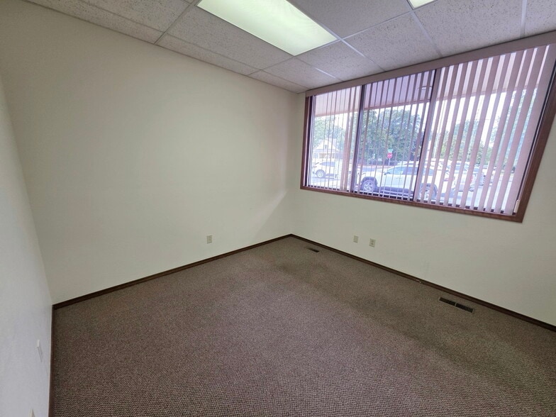 More Photos Of 100 N Fruitland St, Kennewick Office For Sale