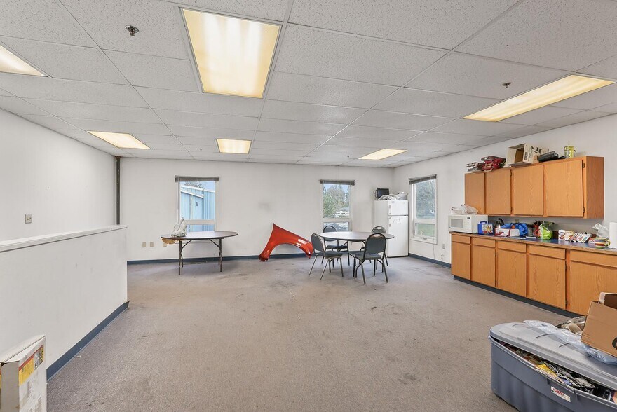 More Photos Of 555 N Pacific Hwy, Woodburn Auto Repair For Sale