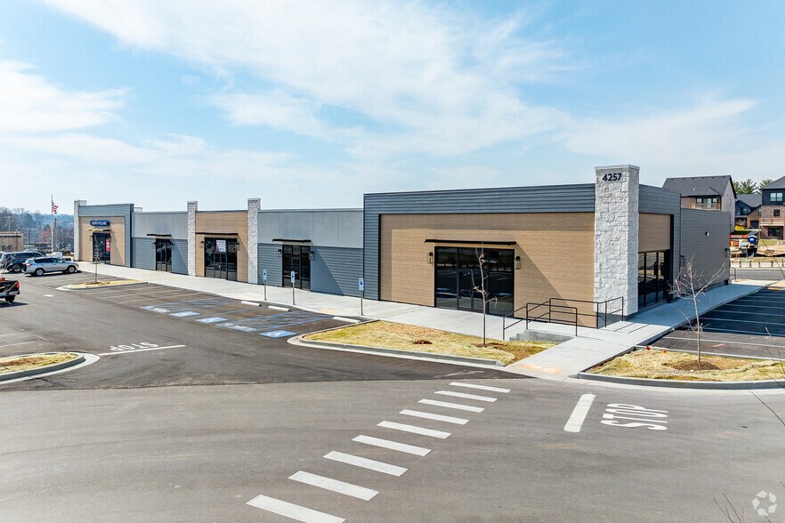 More Photos Of 4257 Harrodsburg Rd, Lexington General Retail For Lease