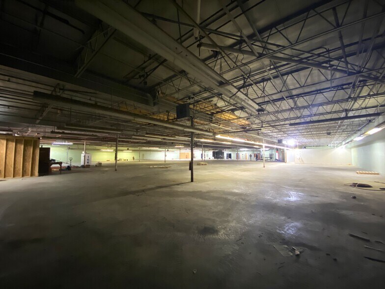 More Photos Of 1212 F.R. Huff Dr, St Matthews Industrial For Sale