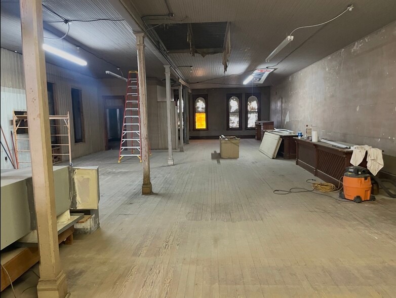 More Photos Of 419 Saint George St, Gonzales Storefront For Sale