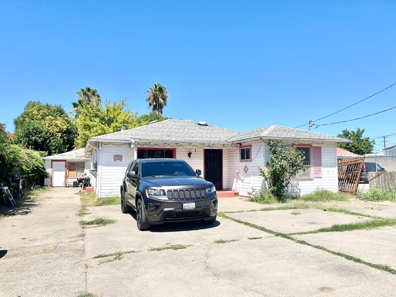 Primary Photo Of 2513 Connie Dr, Sacramento Freestanding For Sale