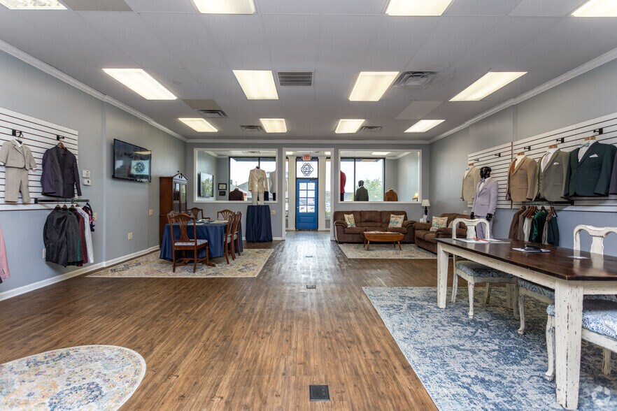 More Photos Of 1701 Rollins Way, Columbus Freestanding For Sale