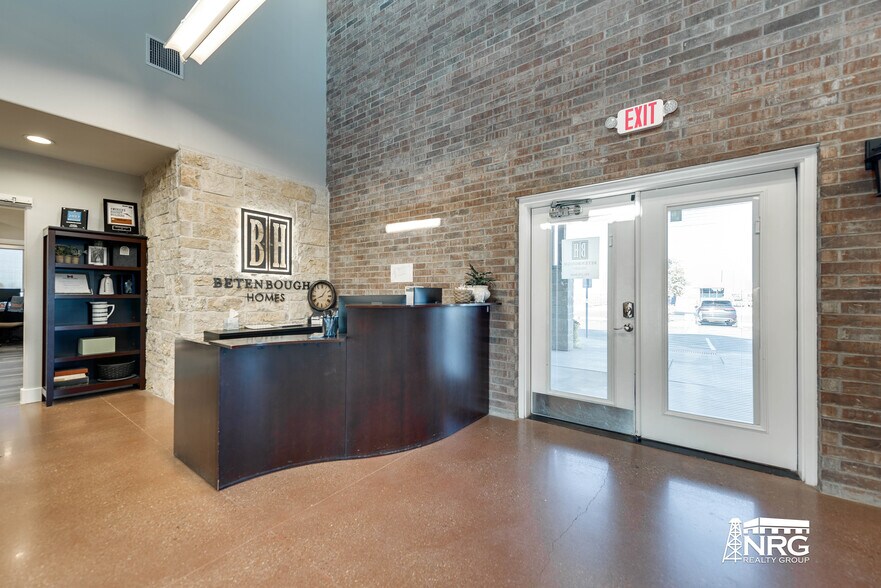 More Photos Of 6718 TX-349, Midland Office For Sale