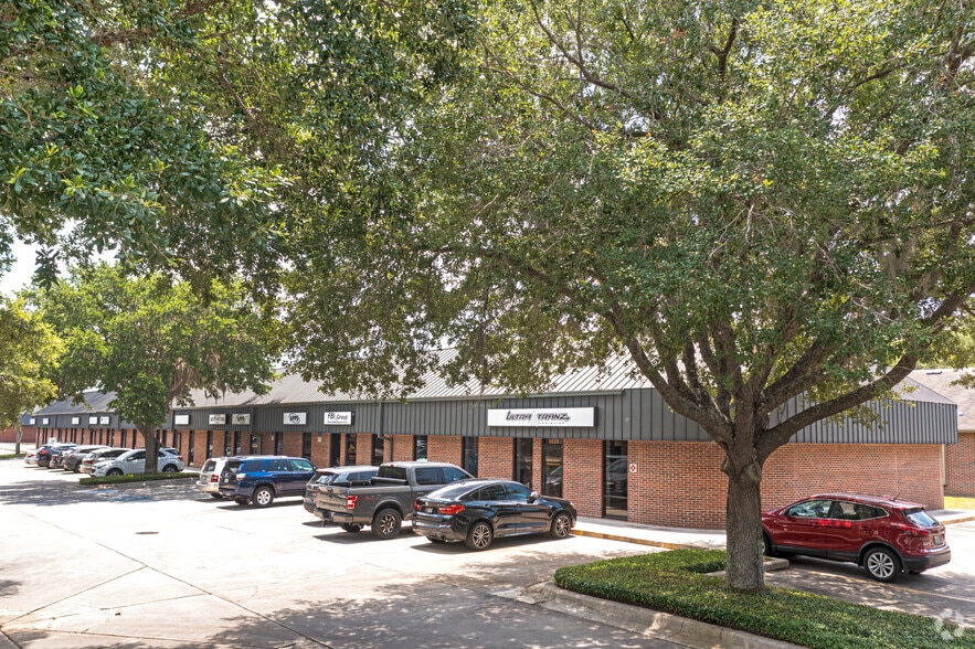 More Photos Of 1463 Oakfield Dr, Brandon Office For Lease