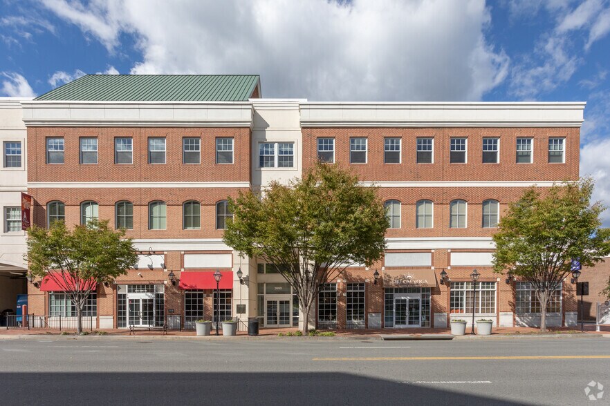 More Photos Of 3950 University Dr, Fairfax Office For Lease