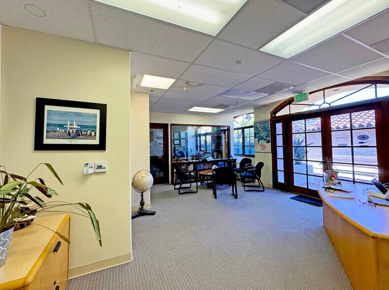 More Photos Of 1525 State St, Santa Barbara Serviced Offices For Sale